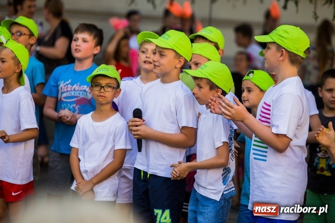 Zdjęcie w galerii na portalu naszraciborz.pl: Piknik rodzinny w Szkole Podstawowej nr 4  wiadomości z regionu
