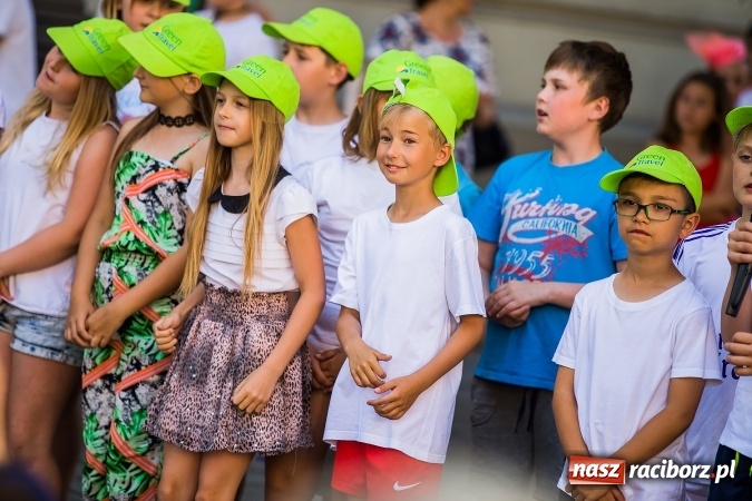 Zdjęcie w galerii na portalu naszraciborz.pl: Piknik rodzinny w Szkole Podstawowej nr 4  wiadomości z regionu