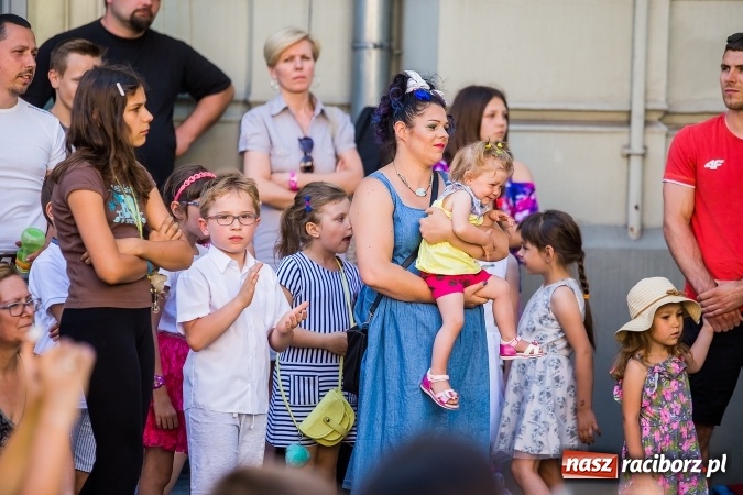 Zdjęcie w galerii na portalu naszraciborz.pl: Piknik rodzinny w Szkole Podstawowej nr 4  wiadomości z regionu