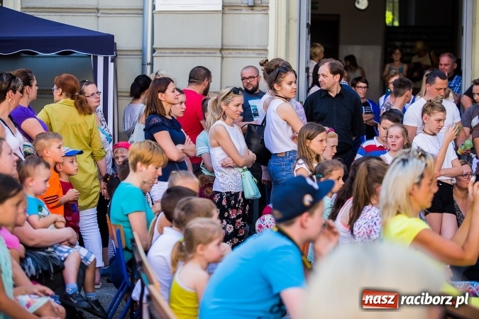 Zdjęcie w galerii na portalu naszraciborz.pl: Piknik rodzinny w Szkole Podstawowej nr 4  wiadomości z regionu