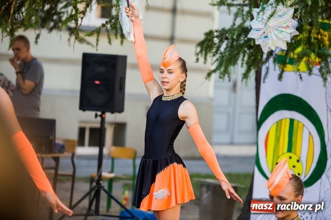 Zdjęcie w galerii na portalu naszraciborz.pl: Piknik rodzinny w Szkole Podstawowej nr 4  wiadomości z regionu