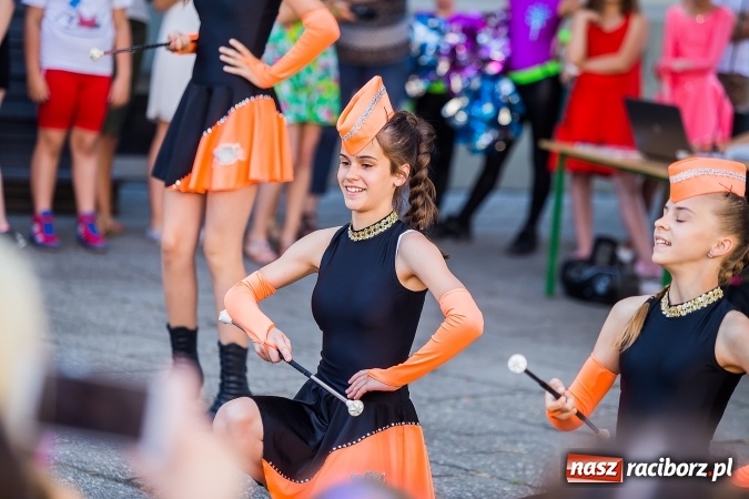 Zdjęcie w galerii na portalu naszraciborz.pl: Piknik rodzinny w Szkole Podstawowej nr 4  wiadomości z regionu