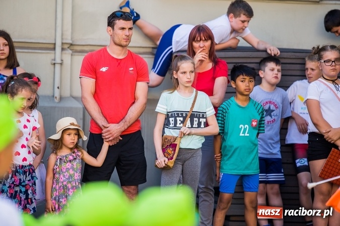 Zdjęcie w galerii na portalu naszraciborz.pl: Piknik rodzinny w Szkole Podstawowej nr 4  wiadomości z regionu