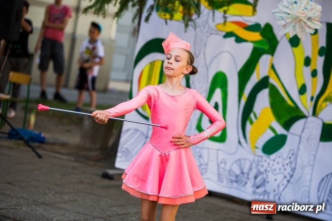 Zdjęcie w galerii na portalu naszraciborz.pl: Piknik rodzinny w Szkole Podstawowej nr 4  wiadomości z regionu