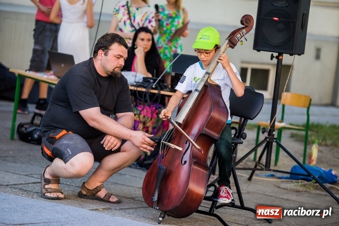 Zdjęcie w galerii na portalu naszraciborz.pl: Piknik rodzinny w Szkole Podstawowej nr 4  wiadomości z regionu