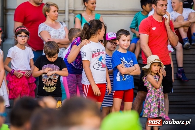 Zdjęcie w galerii na portalu naszraciborz.pl: Piknik rodzinny w Szkole Podstawowej nr 4  wiadomości z regionu