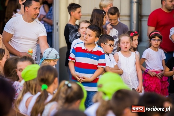 Zdjęcie w galerii na portalu naszraciborz.pl: Piknik rodzinny w Szkole Podstawowej nr 4  wiadomości z regionu