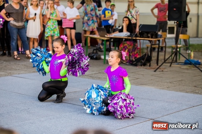 Zdjęcie w galerii na portalu naszraciborz.pl: Piknik rodzinny w Szkole Podstawowej nr 4  wiadomości z regionu