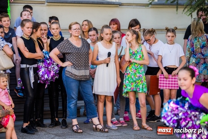 Zdjęcie w galerii na portalu naszraciborz.pl: Piknik rodzinny w Szkole Podstawowej nr 4  wiadomości z regionu