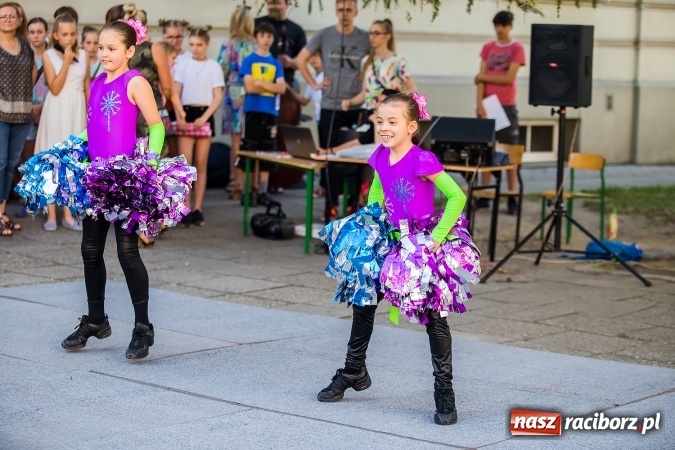 Zdjęcie w galerii na portalu naszraciborz.pl: Piknik rodzinny w Szkole Podstawowej nr 4  wiadomości z regionu