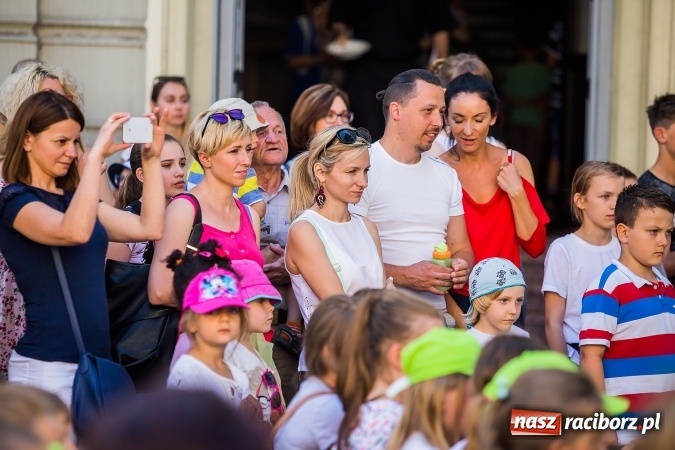 Zdjęcie w galerii na portalu naszraciborz.pl: Piknik rodzinny w Szkole Podstawowej nr 4  wiadomości z regionu