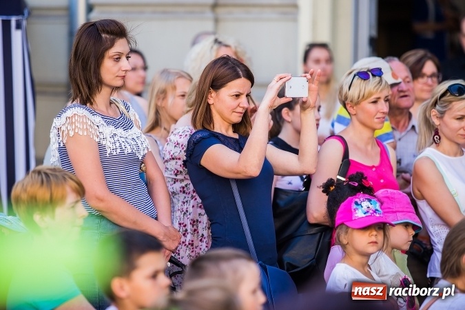 Zdjęcie w galerii na portalu naszraciborz.pl: Piknik rodzinny w Szkole Podstawowej nr 4  wiadomości z regionu