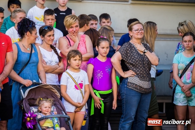 Zdjęcie w galerii na portalu naszraciborz.pl: Piknik rodzinny w Szkole Podstawowej nr 4  wiadomości z regionu