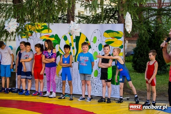 Zdjęcie w galerii na portalu naszraciborz.pl: Piknik rodzinny w Szkole Podstawowej nr 4  wiadomości z regionu