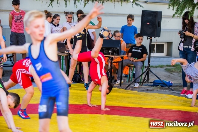 Zdjęcie w galerii na portalu naszraciborz.pl: Piknik rodzinny w Szkole Podstawowej nr 4  wiadomości z regionu