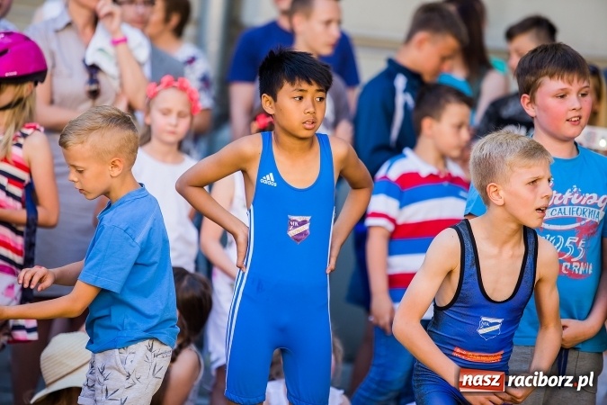 Zdjęcie w galerii na portalu naszraciborz.pl: Piknik rodzinny w Szkole Podstawowej nr 4  wiadomości z regionu