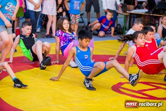 Zdjęcie w galerii na portalu naszraciborz.pl: Piknik rodzinny w Szkole Podstawowej nr 4  wiadomości z regionu