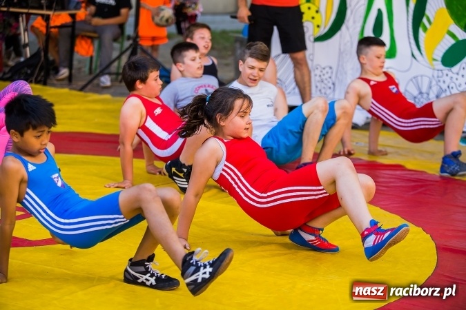 Zdjęcie w galerii na portalu naszraciborz.pl: Piknik rodzinny w Szkole Podstawowej nr 4  wiadomości z regionu