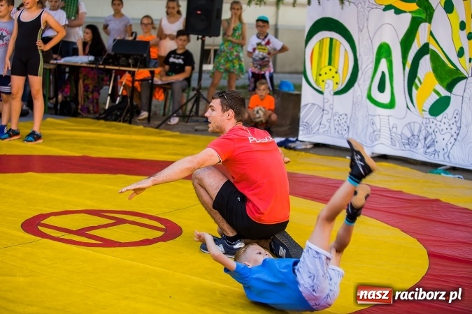 Zdjęcie w galerii na portalu naszraciborz.pl: Piknik rodzinny w Szkole Podstawowej nr 4  wiadomości z regionu