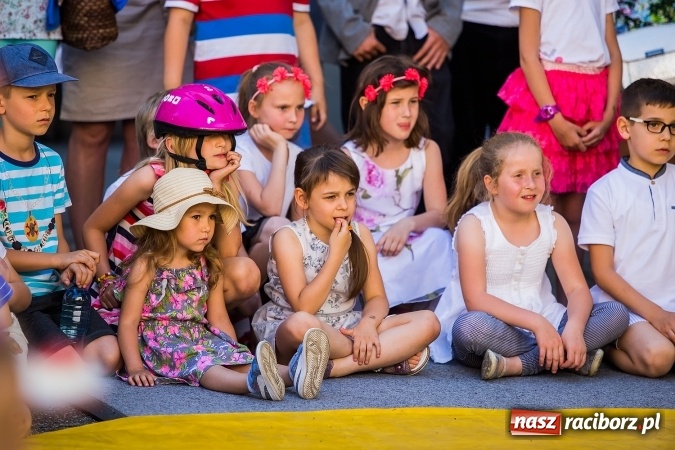 Zdjęcie w galerii na portalu naszraciborz.pl: Piknik rodzinny w Szkole Podstawowej nr 4  wiadomości z regionu