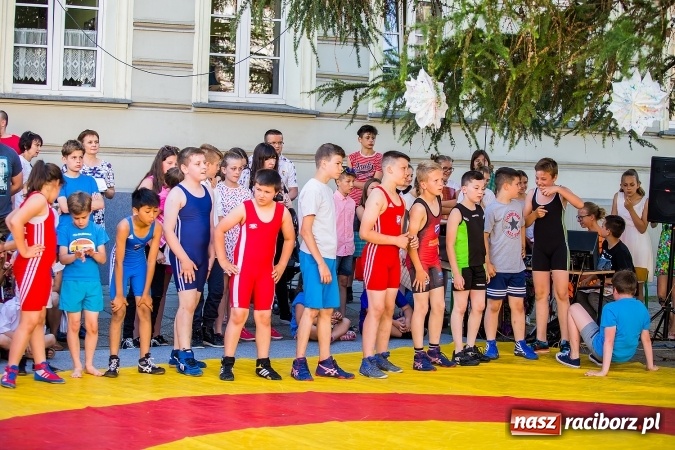 Zdjęcie w galerii na portalu naszraciborz.pl: Piknik rodzinny w Szkole Podstawowej nr 4  wiadomości z regionu