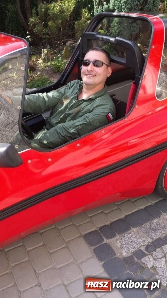 Zdjęcie w galerii na portalu naszraciborz.pl: Niepełnosprawny Łukasz cudem uniknął śmierci. Jego pojazd zaczął się palić, a nikt nie chciał mu pomóc  wiadomości z regionu