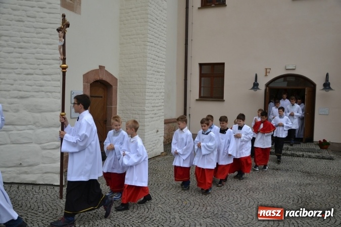 Zdjęcie w galerii na portalu naszraciborz.pl: Uroczysta Msza św. w kaplicy św. Tomasza Kantuaryjskiego rozpoczęła zjazd raciborzan  wiadomości z regionu