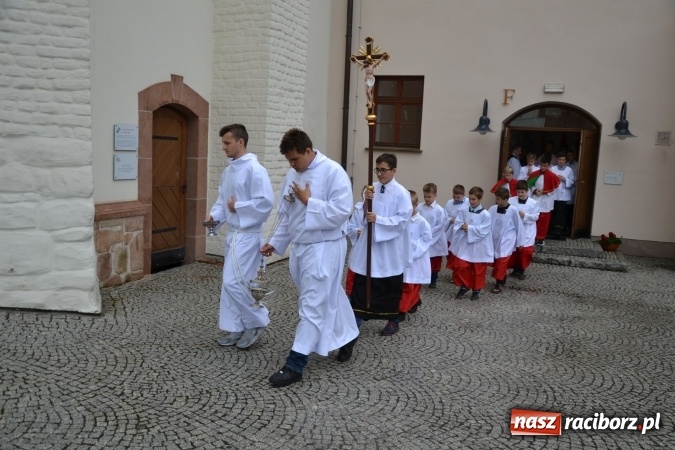 Zdjęcie w galerii na portalu naszraciborz.pl: Uroczysta Msza św. w kaplicy św. Tomasza Kantuaryjskiego rozpoczęła zjazd raciborzan  wiadomości z regionu