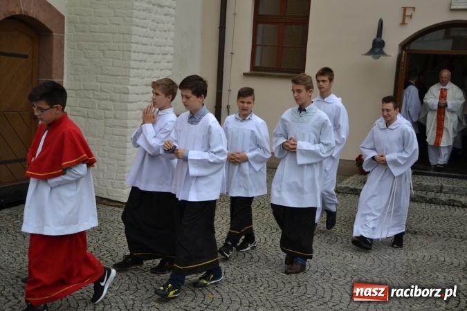 Zdjęcie w galerii na portalu naszraciborz.pl: Uroczysta Msza św. w kaplicy św. Tomasza Kantuaryjskiego rozpoczęła zjazd raciborzan  wiadomości z regionu
