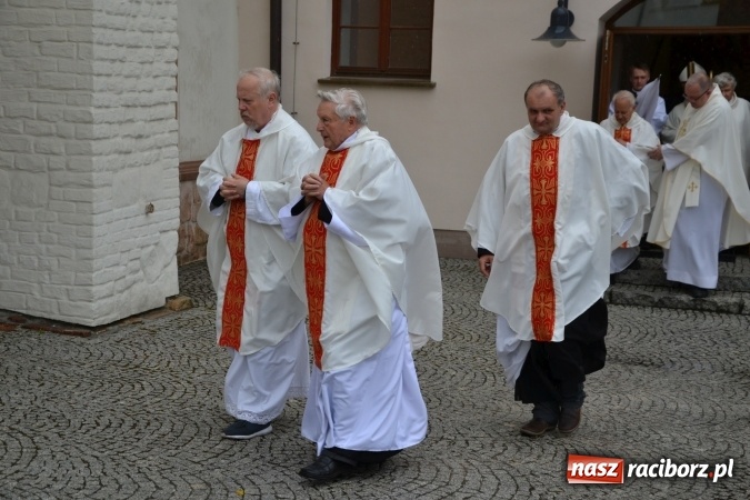 Zdjęcie w galerii na portalu naszraciborz.pl: Uroczysta Msza św. w kaplicy św. Tomasza Kantuaryjskiego rozpoczęła zjazd raciborzan  wiadomości z regionu