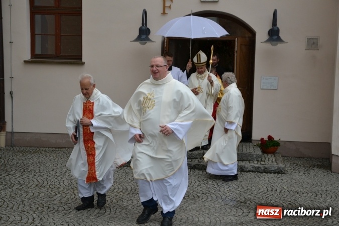 Zdjęcie w galerii na portalu naszraciborz.pl: Uroczysta Msza św. w kaplicy św. Tomasza Kantuaryjskiego rozpoczęła zjazd raciborzan  wiadomości z regionu