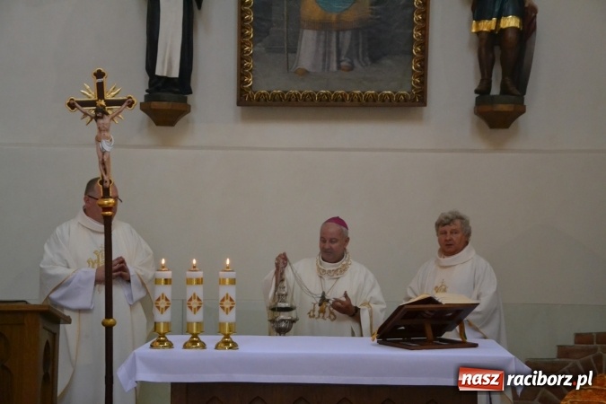 Zdjęcie w galerii na portalu naszraciborz.pl: Uroczysta Msza św. w kaplicy św. Tomasza Kantuaryjskiego rozpoczęła zjazd raciborzan  wiadomości z regionu