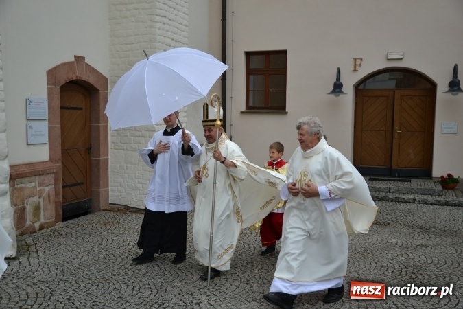 Zdjęcie w galerii na portalu naszraciborz.pl: Uroczysta Msza św. w kaplicy św. Tomasza Kantuaryjskiego rozpoczęła zjazd raciborzan  wiadomości z regionu