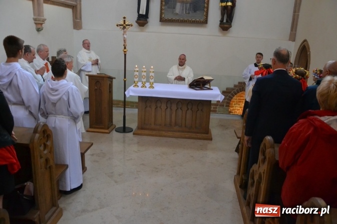 Zdjęcie w galerii na portalu naszraciborz.pl: Uroczysta Msza św. w kaplicy św. Tomasza Kantuaryjskiego rozpoczęła zjazd raciborzan  wiadomości z regionu