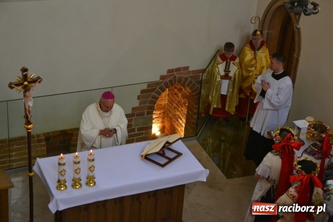 Zdjęcie w galerii na portalu naszraciborz.pl: Uroczysta Msza św. w kaplicy św. Tomasza Kantuaryjskiego rozpoczęła zjazd raciborzan  wiadomości z regionu