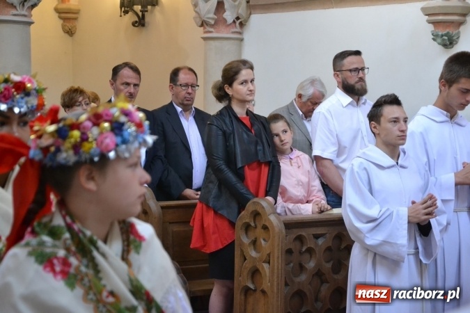 Zdjęcie w galerii na portalu naszraciborz.pl: Uroczysta Msza św. w kaplicy św. Tomasza Kantuaryjskiego rozpoczęła zjazd raciborzan  wiadomości z regionu