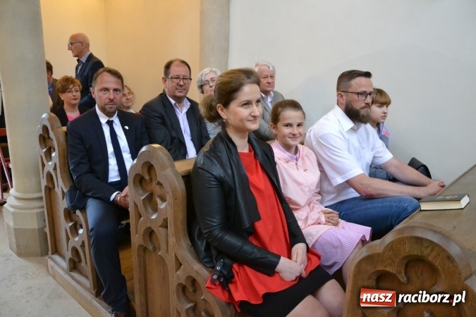 Zdjęcie w galerii na portalu naszraciborz.pl: Uroczysta Msza św. w kaplicy św. Tomasza Kantuaryjskiego rozpoczęła zjazd raciborzan  wiadomości z regionu