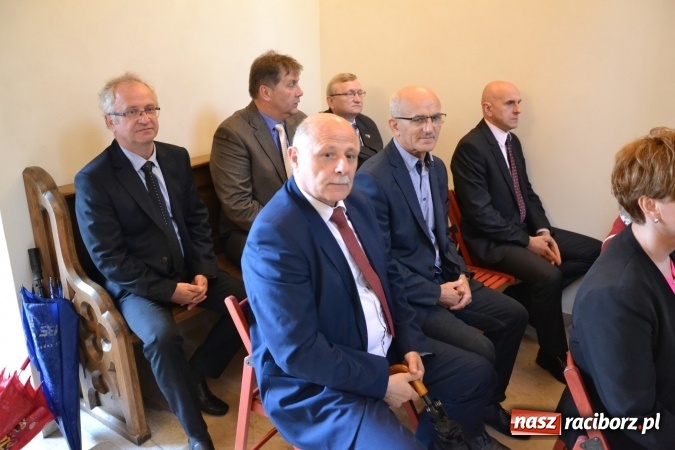 Zdjęcie w galerii na portalu naszraciborz.pl: Uroczysta Msza św. w kaplicy św. Tomasza Kantuaryjskiego rozpoczęła zjazd raciborzan  wiadomości z regionu