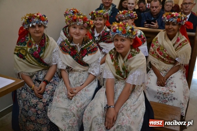 Zdjęcie w galerii na portalu naszraciborz.pl: Uroczysta Msza św. w kaplicy św. Tomasza Kantuaryjskiego rozpoczęła zjazd raciborzan  wiadomości z regionu