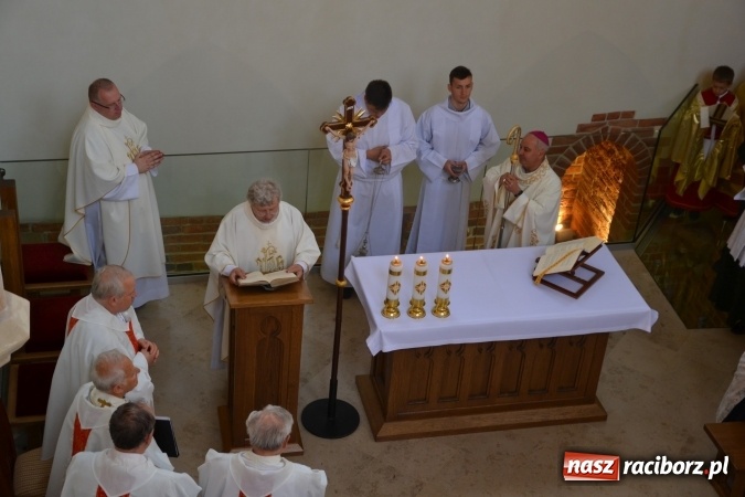 Zdjęcie w galerii na portalu naszraciborz.pl: Uroczysta Msza św. w kaplicy św. Tomasza Kantuaryjskiego rozpoczęła zjazd raciborzan  wiadomości z regionu