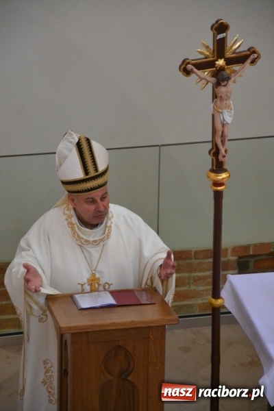 Zdjęcie w galerii na portalu naszraciborz.pl: Uroczysta Msza św. w kaplicy św. Tomasza Kantuaryjskiego rozpoczęła zjazd raciborzan  wiadomości z regionu