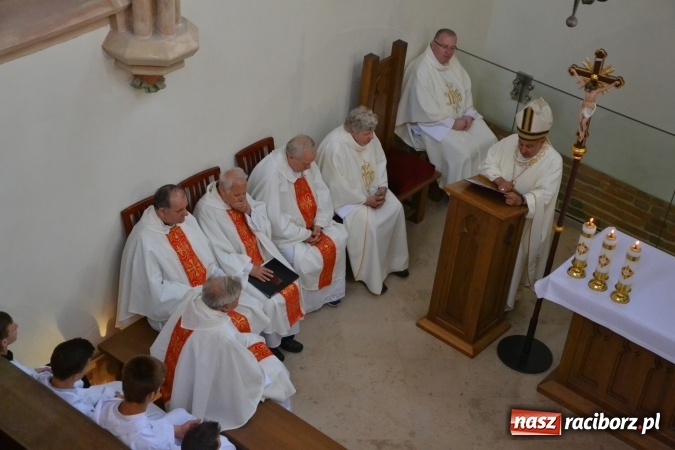 Zdjęcie w galerii na portalu naszraciborz.pl: Uroczysta Msza św. w kaplicy św. Tomasza Kantuaryjskiego rozpoczęła zjazd raciborzan  wiadomości z regionu