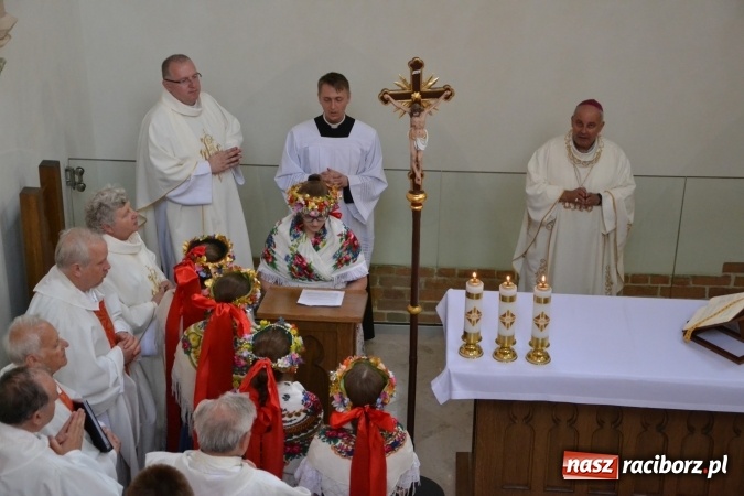 Zdjęcie w galerii na portalu naszraciborz.pl: Uroczysta Msza św. w kaplicy św. Tomasza Kantuaryjskiego rozpoczęła zjazd raciborzan  wiadomości z regionu