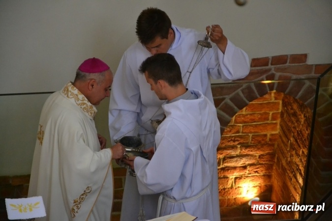 Zdjęcie w galerii na portalu naszraciborz.pl: Uroczysta Msza św. w kaplicy św. Tomasza Kantuaryjskiego rozpoczęła zjazd raciborzan  wiadomości z regionu