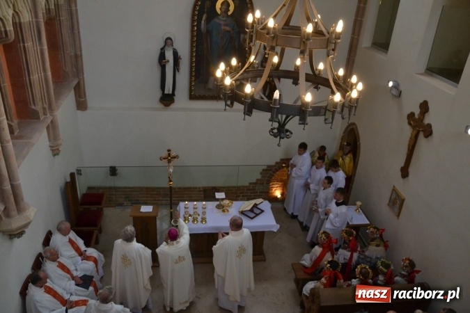 Zdjęcie w galerii na portalu naszraciborz.pl: Uroczysta Msza św. w kaplicy św. Tomasza Kantuaryjskiego rozpoczęła zjazd raciborzan  wiadomości z regionu