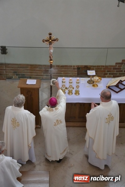 Zdjęcie w galerii na portalu naszraciborz.pl: Uroczysta Msza św. w kaplicy św. Tomasza Kantuaryjskiego rozpoczęła zjazd raciborzan  wiadomości z regionu