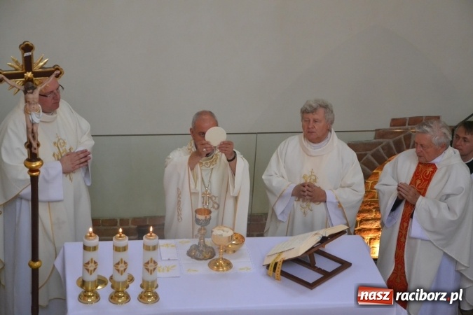 Zdjęcie w galerii na portalu naszraciborz.pl: Uroczysta Msza św. w kaplicy św. Tomasza Kantuaryjskiego rozpoczęła zjazd raciborzan  wiadomości z regionu