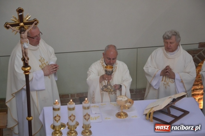 Zdjęcie w galerii na portalu naszraciborz.pl: Uroczysta Msza św. w kaplicy św. Tomasza Kantuaryjskiego rozpoczęła zjazd raciborzan  wiadomości z regionu