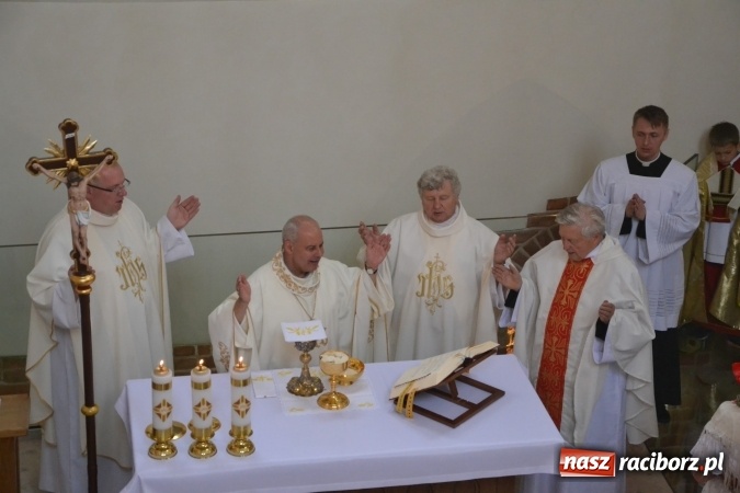 Zdjęcie w galerii na portalu naszraciborz.pl: Uroczysta Msza św. w kaplicy św. Tomasza Kantuaryjskiego rozpoczęła zjazd raciborzan  wiadomości z regionu