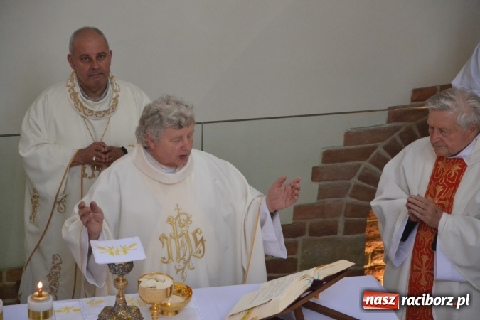 Zdjęcie w galerii na portalu naszraciborz.pl: Uroczysta Msza św. w kaplicy św. Tomasza Kantuaryjskiego rozpoczęła zjazd raciborzan  wiadomości z regionu